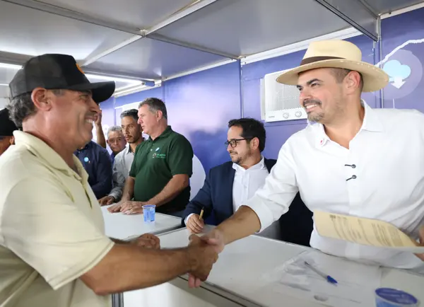 Governo de Minas lança política de desenvolvimento agrícola para a região Central e entrega títulos de regularização fundiária em Curvelo
