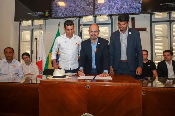 Governo de Minas transfere capital para Teófilo Otoni e anuncia investimentos para a Polícia Civil da região