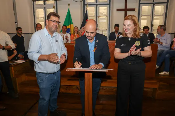 Governo de Minas transfere capital para Teófilo Otoni e anuncia investimentos para a Polícia Civil da região