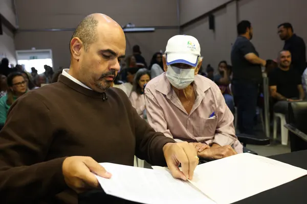 Governo de Minas entrega 80 novos títulos de unidades habitacionais em Contagem