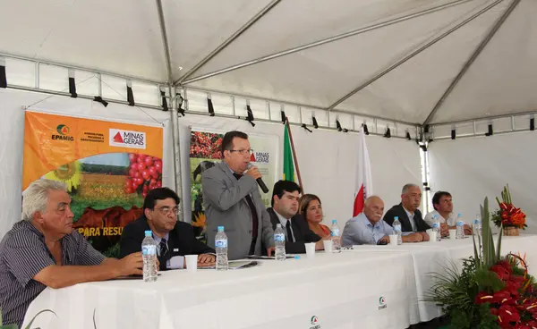Solenidade de inauguração da Unidade de Pesquisa e Treinamento em Laticínios do Campo Experimental Risoleta Neves