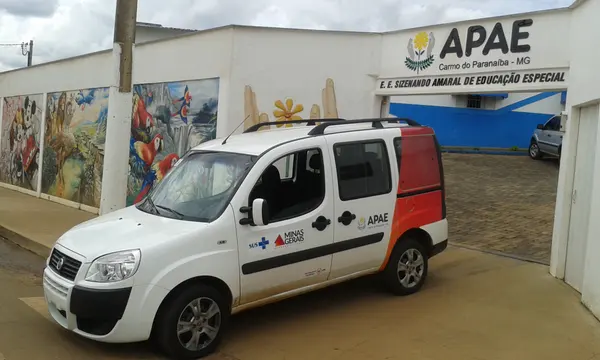 Doblô doado para Apae de Carmo do Paranaíba, Território Noroeste, vai beneficiar portadores de necessidades especiais