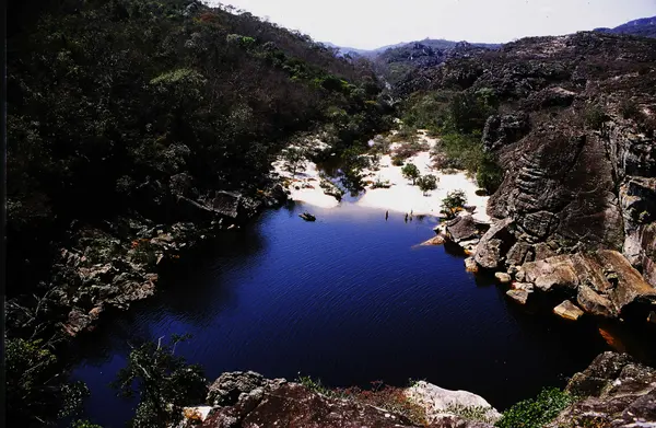 Cachoeira do Grioulo, no Parque Estadual do Rio Preto, no município de São Gonçalo do Rio Preto