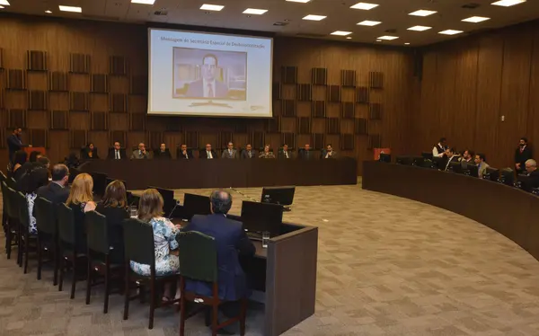 Em discurso, o governador ressaltou as vantagens da novidade, principalmente para o cidadão