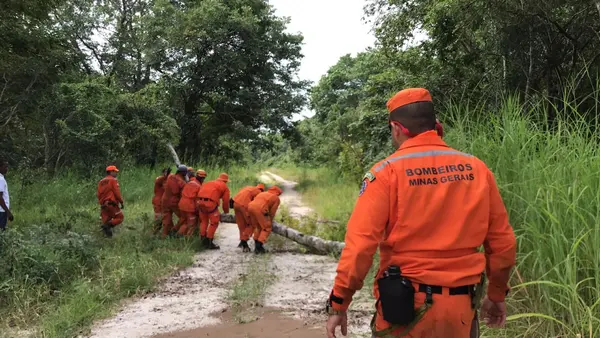 Equipe presta assistência humanitária às vítimas do país africano