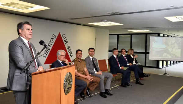 O objetivo do programa é promover, com parcerias com o setor privado, a gestão dos serviços prestados