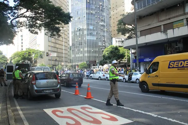 Equipe da Sesp chamou a atenção da população sobre a segurança no trânsito em ação do maio Amarelo