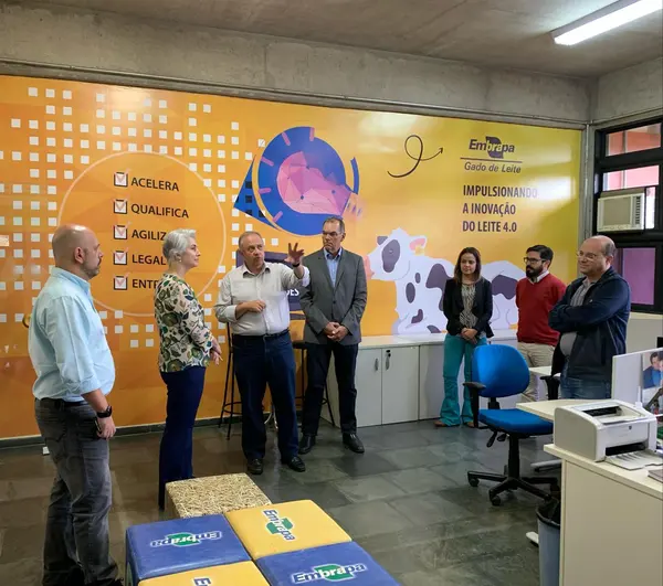 Secretária de Agricultura se reúne com lideranças do leite