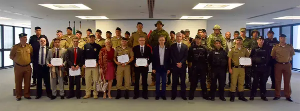 Governador Romeu Zema homenageia profissionais de Segurança Pública que atuaram em Uberaba