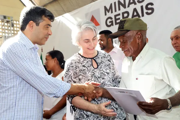 Governo entrega 220 títulos de regularização fundiária em Conceição do Mato Dentro