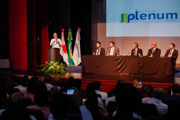 Romeu Zema participa de seminário sobre gestão pública municipal