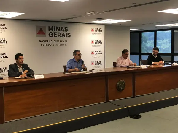 Zema anuncia estudo para avaliar reabertura do comércio