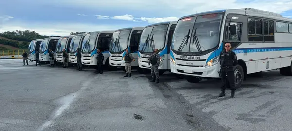 Minas recebe novos ônibus para o transporte de presos