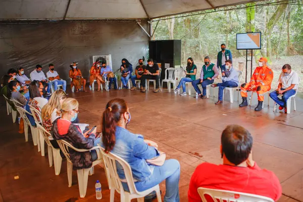 Poder Público se reúne com representantes de comunidades atingidas em Brumadinho para definir próximos passos após assinatura do Termo de Reparação