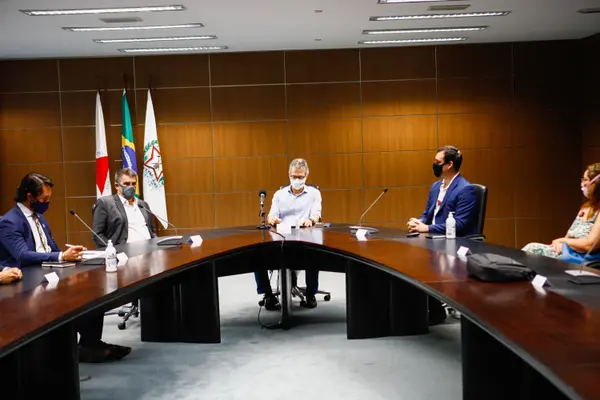 Zema anuncia investimento no valor de R$ 25 bi com instalação de fábrica de veículos elétricos na RMBH