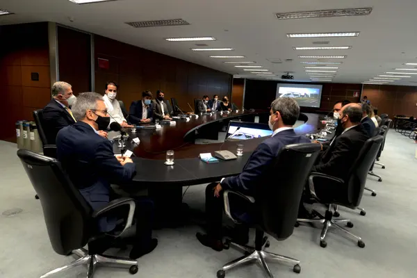 Governo de Minas entrega Plano Estratégico Ferroviário