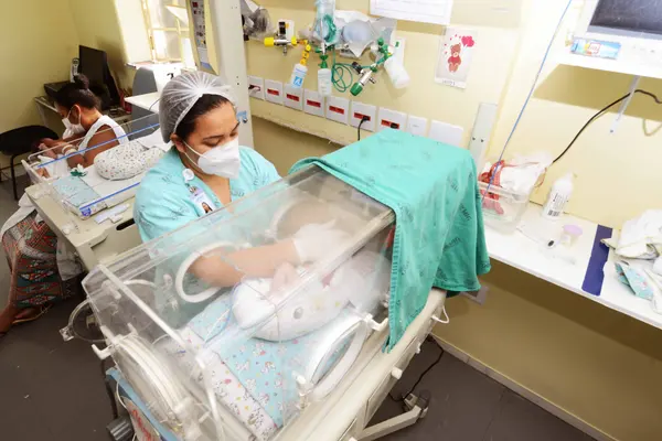 Melhorar atendimento a mães e bebês é foco de projeto estadual de assistência