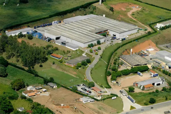 Governo auxilia fábrica de retrovisores automotivos a expandir atuação em Minas e a gerar mais empregos