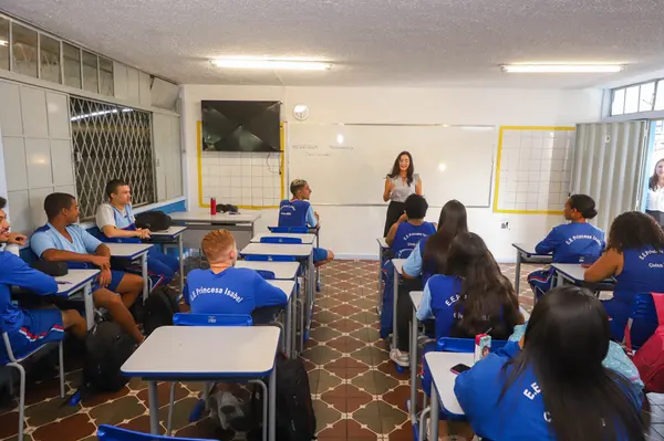 Aberto período de escolha de vagas para remoção estadual de servidores da Educação