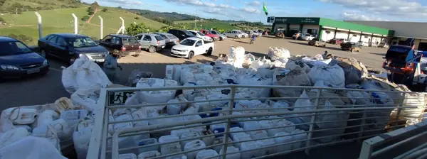 Emater recolhe quase 2 toneladas de embalagens de agrotóxicos no Sul do estado