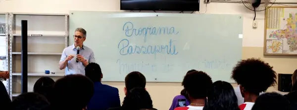Governo de Minas anuncia Passaporte Mineiro do Conhecimento, que expande projeto de intercâmbio para alunos de toda a rede estadual