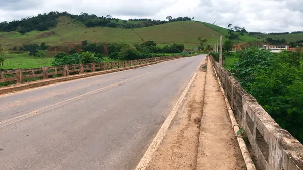 MG-133, na Zona da Mata, tem ponte liberada para passagem de qualquer tipo de veículo
