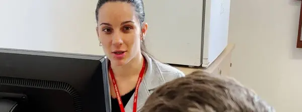 Cidadãos recebem atendimento presencial da Ouvidoria-Geral do Estado no centro de Belo Horizonte