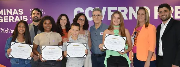 Vencedores do concurso de redação do Maio Amarelo, promovido pelo Governo de Minas, fazem visita cultural a Belo Horizonte