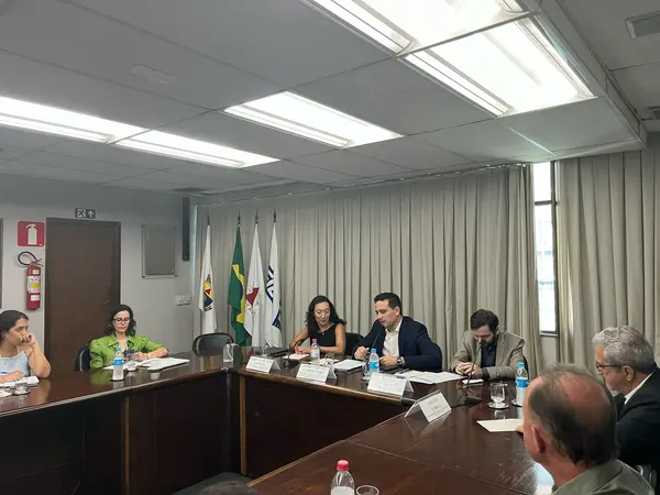Meio Ambiente apresenta avanços em Minas Gerais e planejamento para 2025 em reunião com a Fiemg