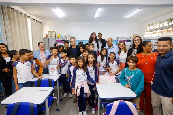 Governo de Minas vistoria escola municipal beneficiada pelo Projeto Mãos Dadas em Águas Vermelhas