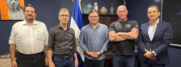 Em primeiro dia da missão em El Salvador, governador de Minas conhece Assembleia Legislativa nacional e comunidades