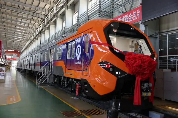 Primeiro dos 24 novos trens para o metrô da RMBH foi apresentado à comitiva do Governo de Minas na China