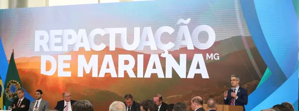 Governador Romeu Zema durante assinatura do termo de Repactuação de Mariana pelos Governos de MG, ES, União, Instituições de Justiça e as responsáveis pelo desastre, empresas BHP, Vale e Samarco. 