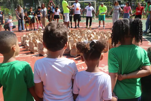 Campanha Mês das Crianças do Servas mobiliza doações e leva a magia do circo a crianças e adolescentes em outubro