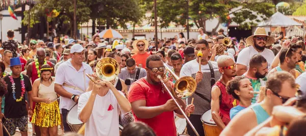 Tempo firme favorece blocos em Minas, mas instabilidade aumenta a partir de quarta-feira