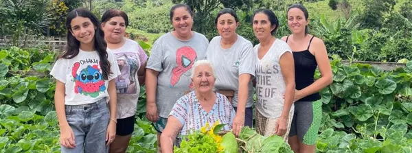 Geisha de Souza com as filhas e neta 