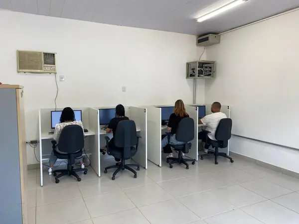 Detran implanta prova eletrônica de legislação para candidatos à CNH em Ibirité