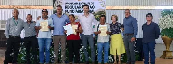 Governo de Minas entrega 163 títulos de regularização fundiária a produtores rurais de Bocaiuva