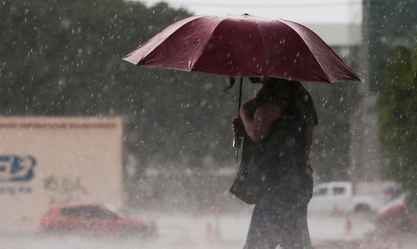 Todos os municípios de Minas estão em alerta para chuvas intensas nesta terça