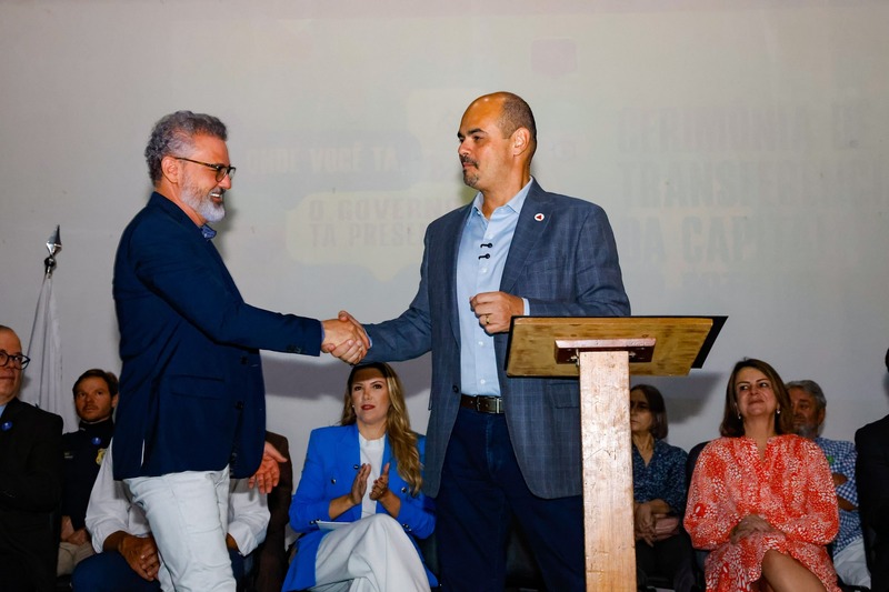 Secretário Leônidas Oliveira e governador Mateus Simões em Uberaba - Dirceu Aurélio / Imprensa MG