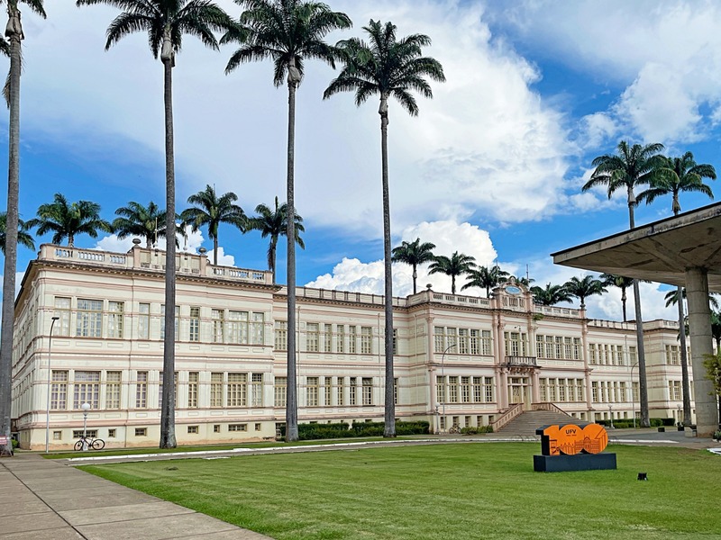  Edífício Arthur da Silva Bernardes na UFV, Viçosa.HVL / Wikimedia Commons