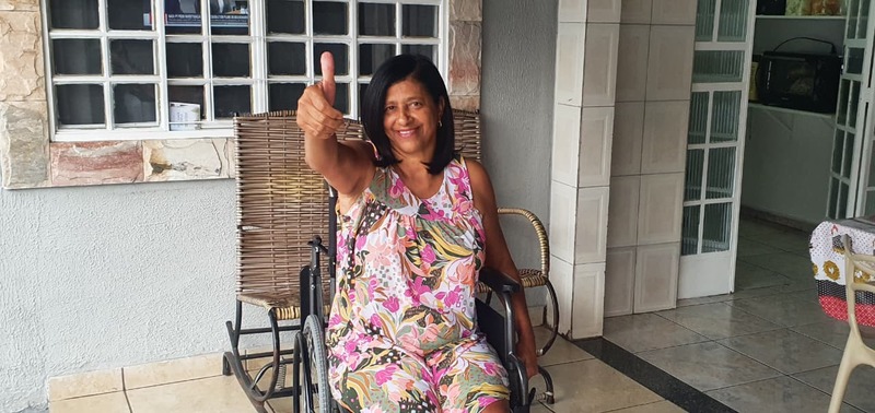 Rosângela: “Eu não conseguia tomar banho sozinha nem pegar uma xícara de café. Hoje estou bem melhor e já consigo movimentar o braço