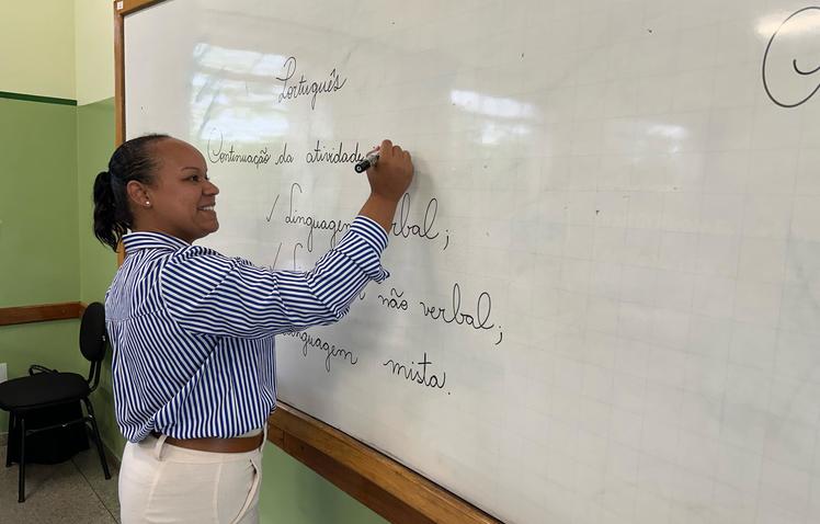 Professor em sala de aula   e.e. expedicion%c3%a1rio geraldo baeta  em entre rios   sre conselheiro lafaiete %284%29   see mg  divulga%c3%a7%c3%a3o