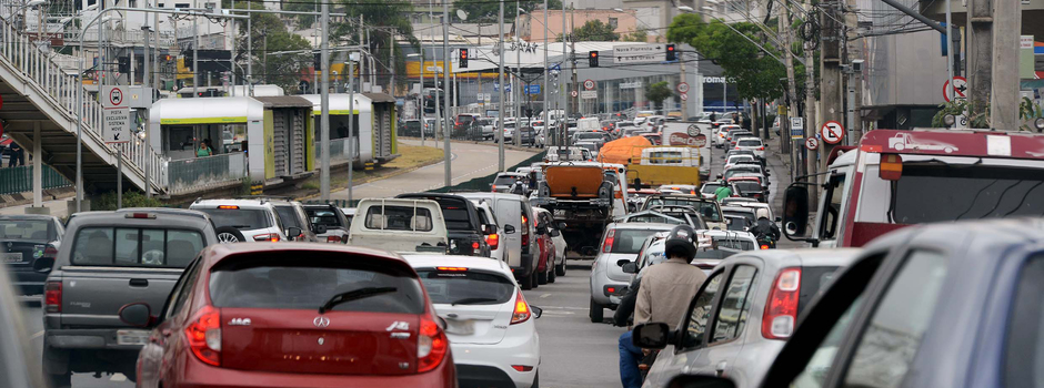 Número de infrações de trânsito por empinar moto em via pública cresce 23%  em MG