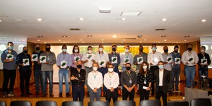 Unveil 8a21a6f614db065bb1ca2c21a5c803aede783f93e5277febbd47f37d9dbae4ca