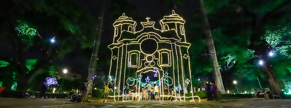 Agência Minas Gerais | Iluminação natalina de 2022 é inaugurada na Praça da  Liberdade
