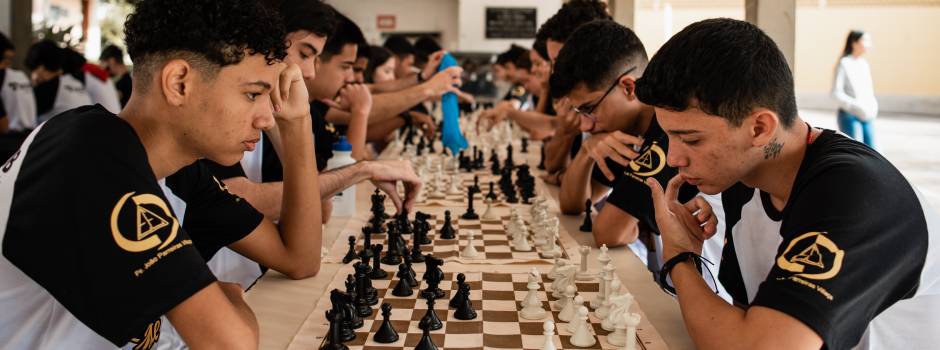 Projeto de xadrez é estratégia de ensino na E.E. Padre João Parreiras Vilaça
