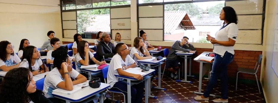 Governo de Minas garante aplicação de percentual de reajuste do Piso Nacional dos Professores para todas as carreiras da Educação