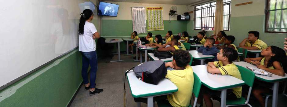 Governo de Minas publica novos atos de progressão e promoção da carreira de servidores da Educação