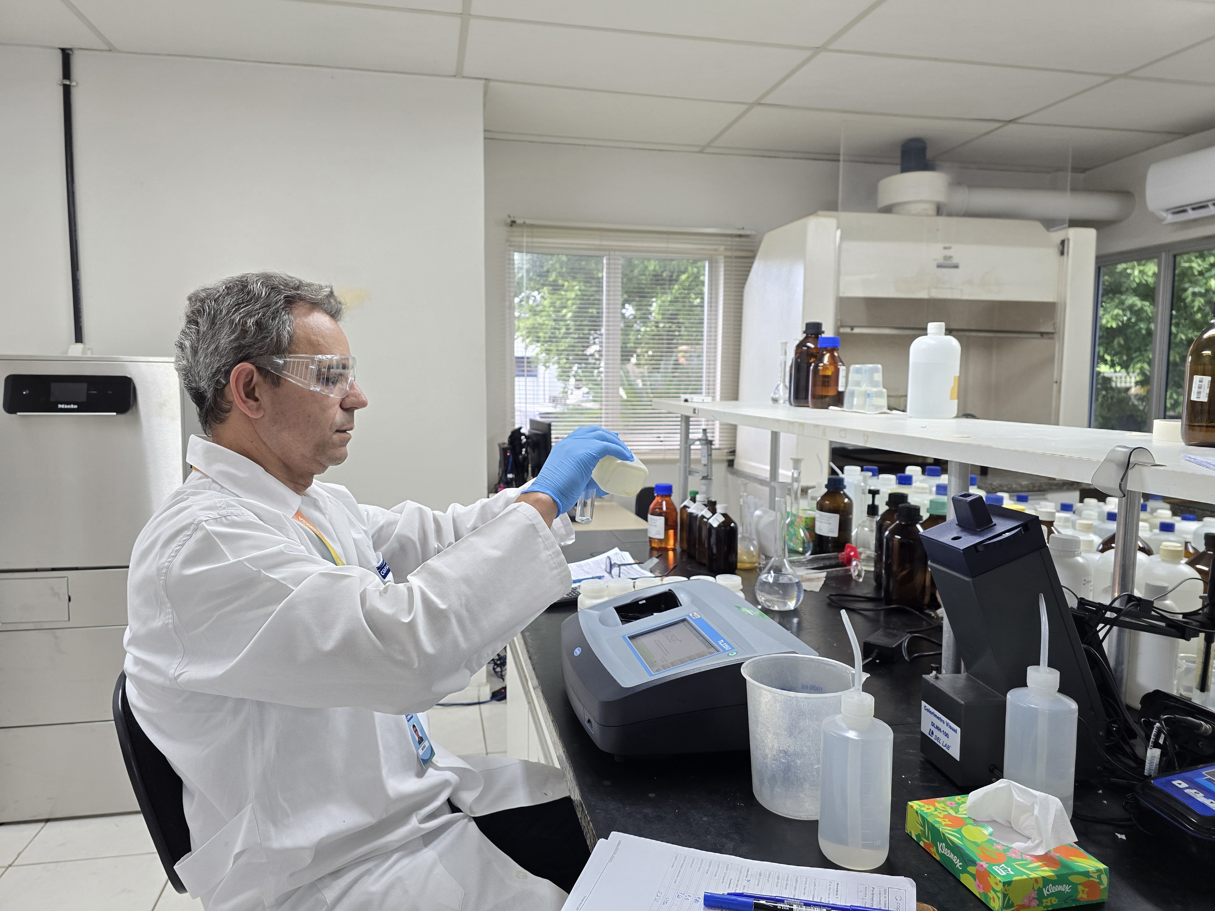 Copasa aumenta em quase 30% volume de análises laboratoriais no Vale do Aço em 2025